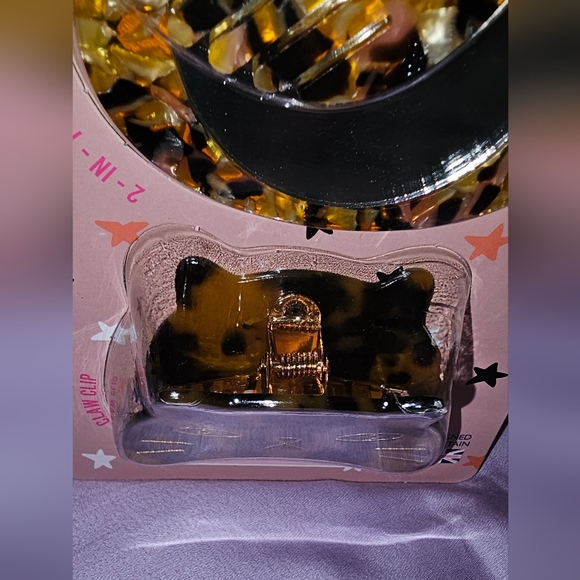 Hair styling set, 2-in-1 comb & mirror, and hair claw clip. - Picture 2 of 4